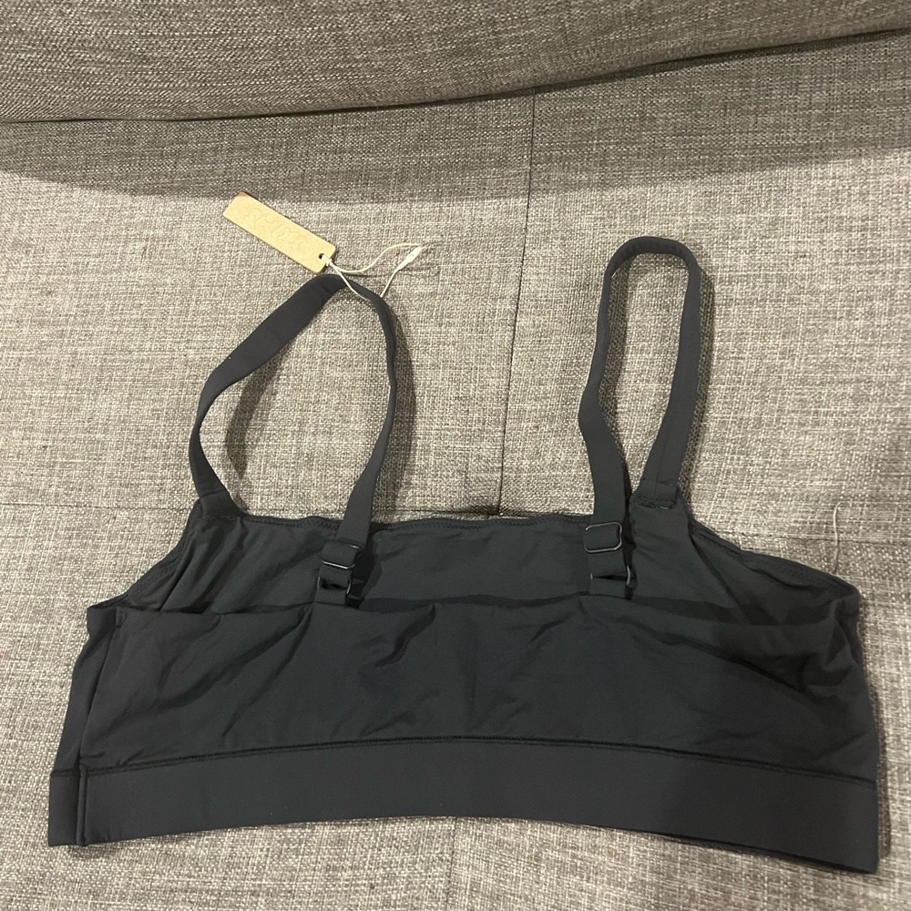 Skims Scoop Neck Bra - Picture 4 of 12